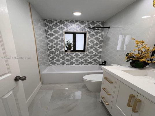 Bathroom, Interior, Recessed Lighting