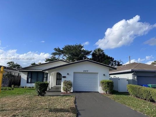 Attached, Exterior, Facade, Ranch