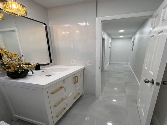 Bathroom, Dual Sink Vanities, Interior, Recessed Lighting