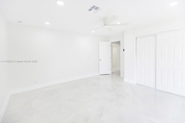 Empty room, Interior, Recessed Lighting