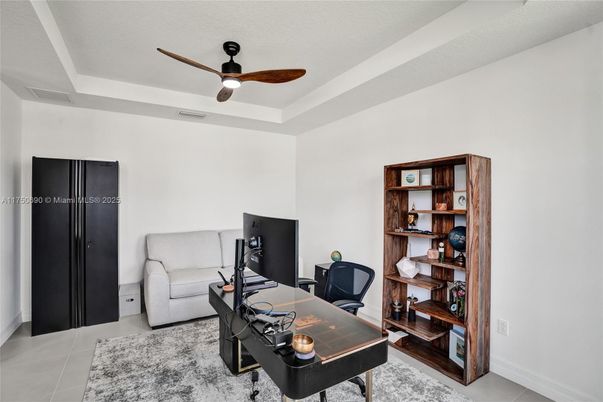 Home Office, Interior