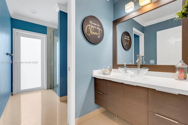Bathroom, Dual Sink Vanities, Interior