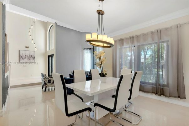 Chandelier, Dining room, Interior, Pendant Lights