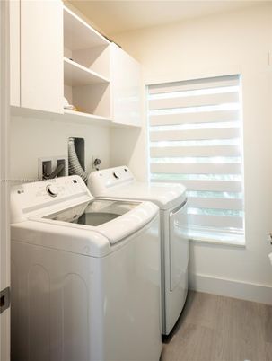 Interior, Washer, Wood Texture Flooring