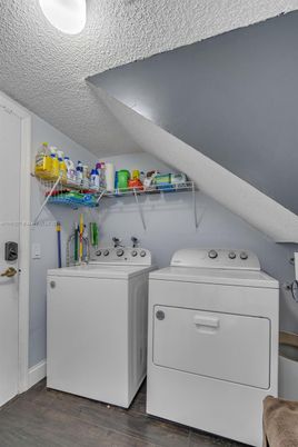 Interior, Washer, Wood Texture Flooring