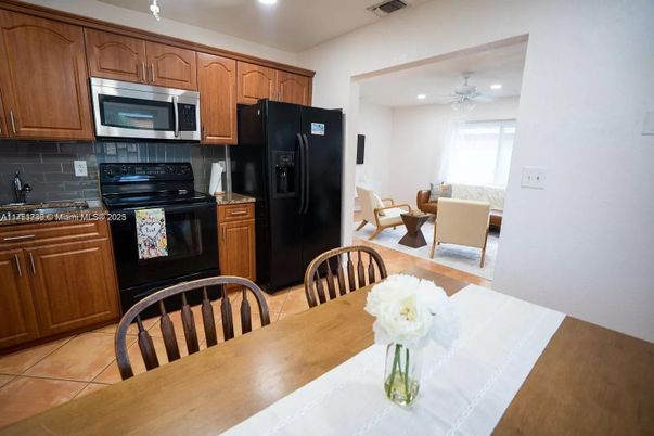 Dining room, Interior, Kitchen, Recessed Lighting