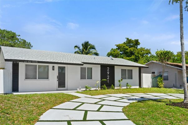 Backyard, Exterior, Facade, Ranch