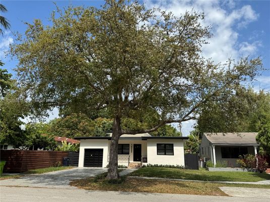 Attached, Exterior, Facade, Ranch
