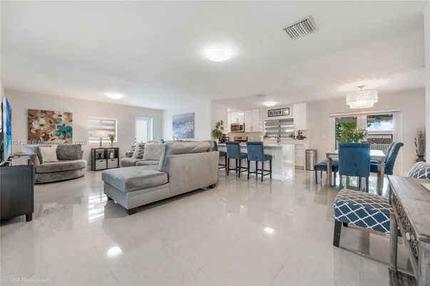 Chandelier, Dining room, Interior, Kitchen, Living room