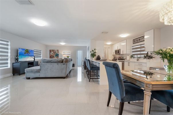 Interior, Kitchen, Living room, Stainless Steel Appliances
