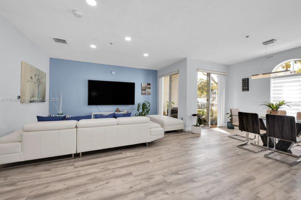 Dining room, Interior, Living room, Pendant Lights, Recessed Lighting, Wood Texture Flooring