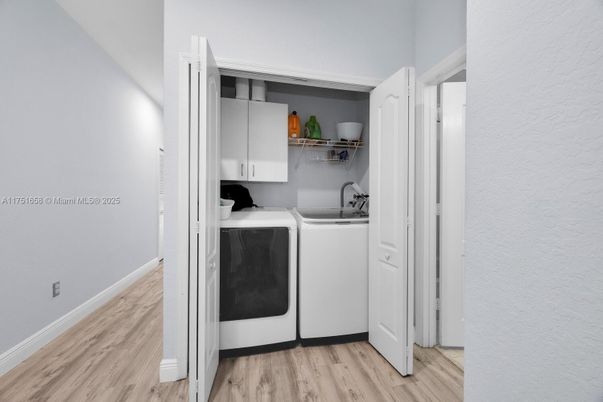 Interior, Utility Closets, Washer, Wood Texture Flooring