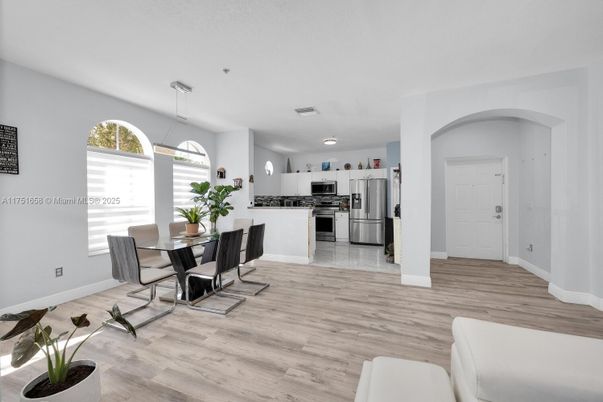 Dining room, Interior, Kitchen, Stainless Steel Appliances, Wood Texture Flooring