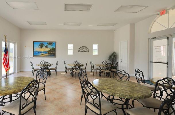 Dining room, Interior, Recessed Lighting