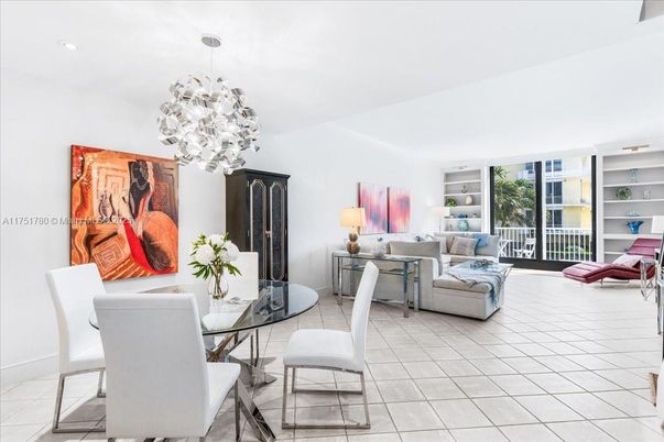 Dining room, Interior, Living room, Pendant Lights, Recessed Lighting