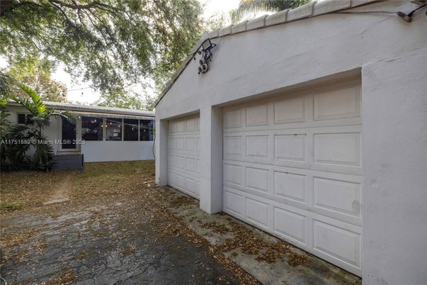 Detached Garage, Exterior