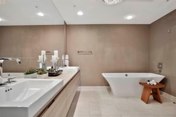 Bathroom, Dual Sink Vanities, Free Standing Baths, Interior, Recessed Lighting