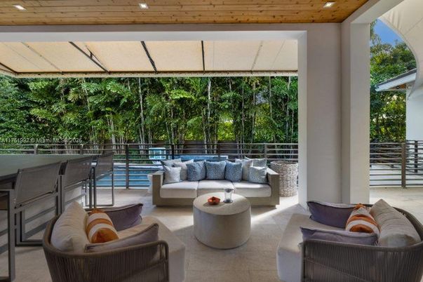 Exterior, Living room, Wooden Ceilings
