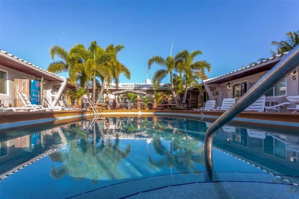 Exterior, Pool
