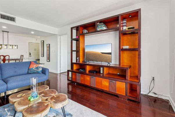 Dining room, Interior, Living room, Pendant Lights, Recessed Lighting, Wood Texture Flooring