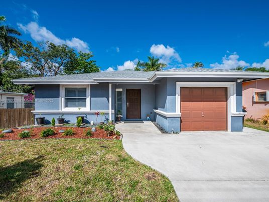 Attached, Exterior, Facade, Ranch