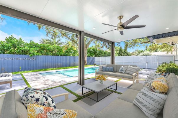 Exterior, Pool, Recessed Lighting