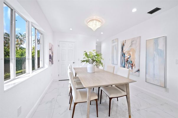 Chandelier, Dining room, Interior, Marble, Recessed Lighting