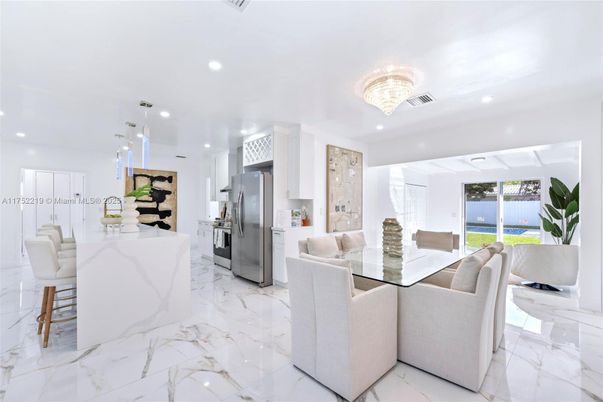 Chandelier, Dining room, Interior, Kitchen, Marble, Pendant Lights, Recessed Lighting, Stainless Steel Appliances