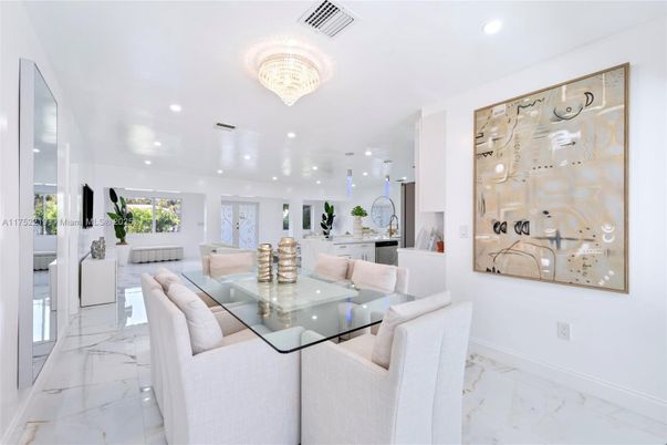 Chandelier, Dining room, Interior, Kitchen, Marble, Recessed Lighting