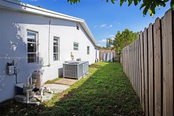 Backyard, Exterior, Hot Tub