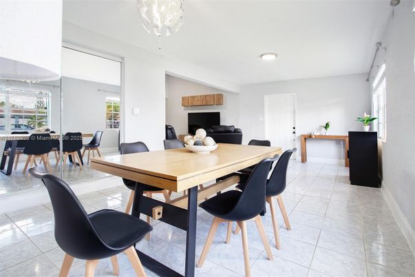 Dining room, Interior, Recessed Lighting