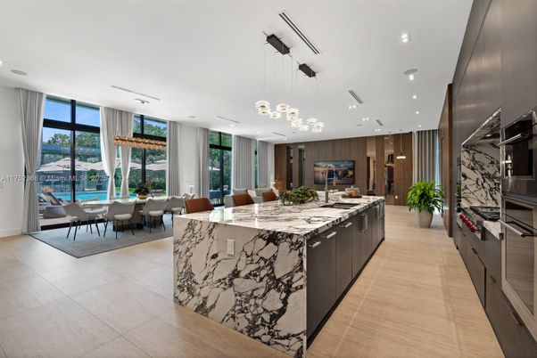 Dining room, Interior, Kitchen, Pendant Lights, Recessed Lighting, Stainless Steel Appliances