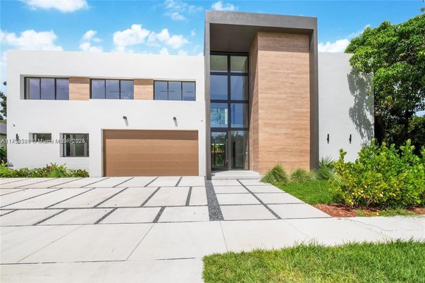 Attached, Exterior, Facade, Modern