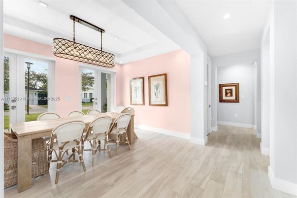 Chandelier, Dining room, Interior, Pendant Lights, Recessed Lighting, Wood Texture Flooring