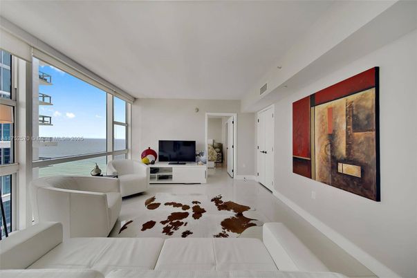 Interior, Living room, Water