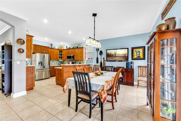 Dining room, Interior, Kitchen, Pendant Lights, Recessed Lighting, Stainless Steel Appliances