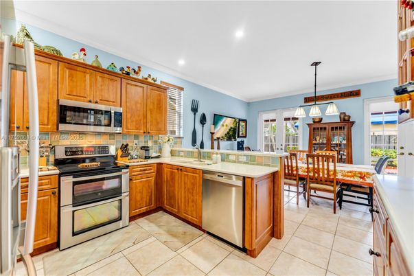 Dining room, Interior, Kitchen, Pendant Lights, Recessed Lighting, Stainless Steel Appliances