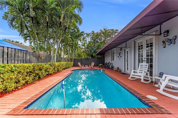 Exterior, Pool