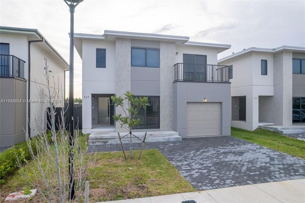 Attached, Exterior, Facade, Modern