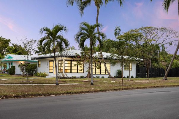 Exterior, Facade, Ranch
