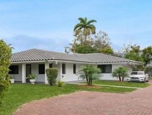 Backyard, Exterior, Facade, Ranch