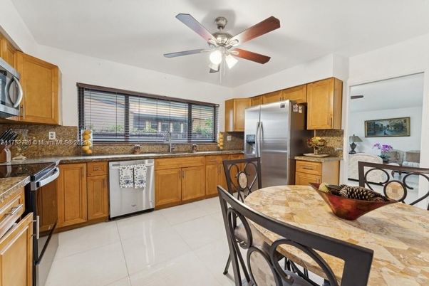 Dining room, Interior, Kitchen, Stainless Steel Appliances