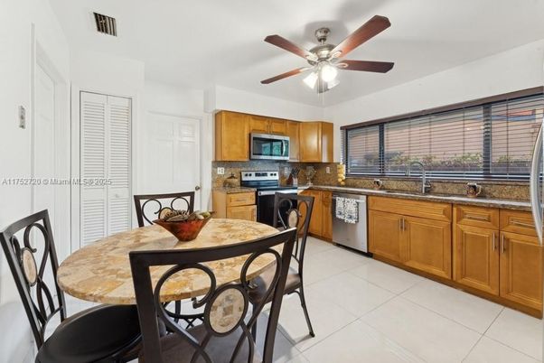 Dining room, Interior, Kitchen, Stainless Steel Appliances