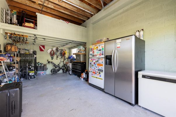 Interior, Washer, Wooden Beams