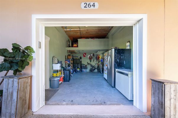 Garage, Interior, Washer