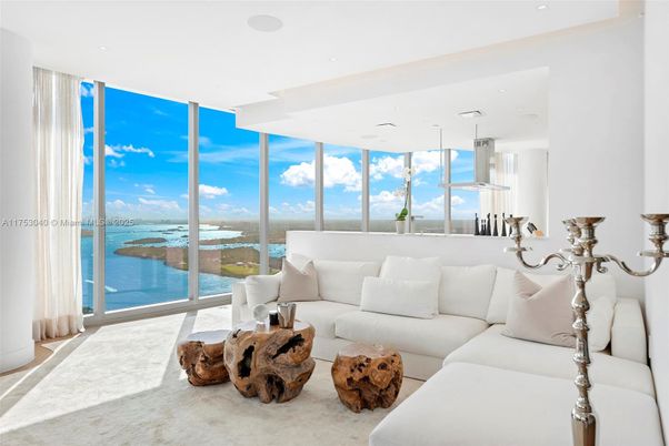 Interior, Living room, Pendant Lights, Recessed Lighting, Water