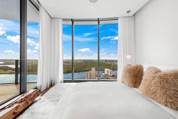 Bedroom, Interior, Recessed Lighting, Water