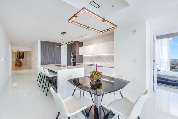 Dining room, Interior, Kitchen, Pendant Lights, Recessed Lighting, Stainless Steel Appliances