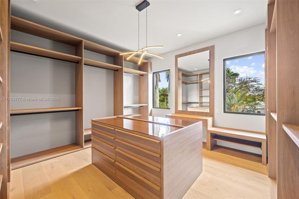 Interior, Pendant Lights, Recessed Lighting, Walk-in Closets, Wood Texture Flooring