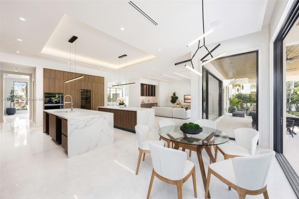 Interior, Kitchen, Living room, Pendant Lights, Recessed Lighting, Stainless Steel Appliances